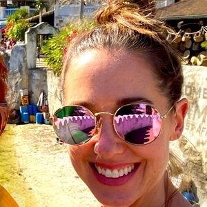 Meet your Posher, Elizabeth